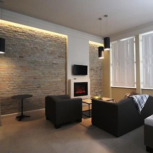 Deluxe Studio